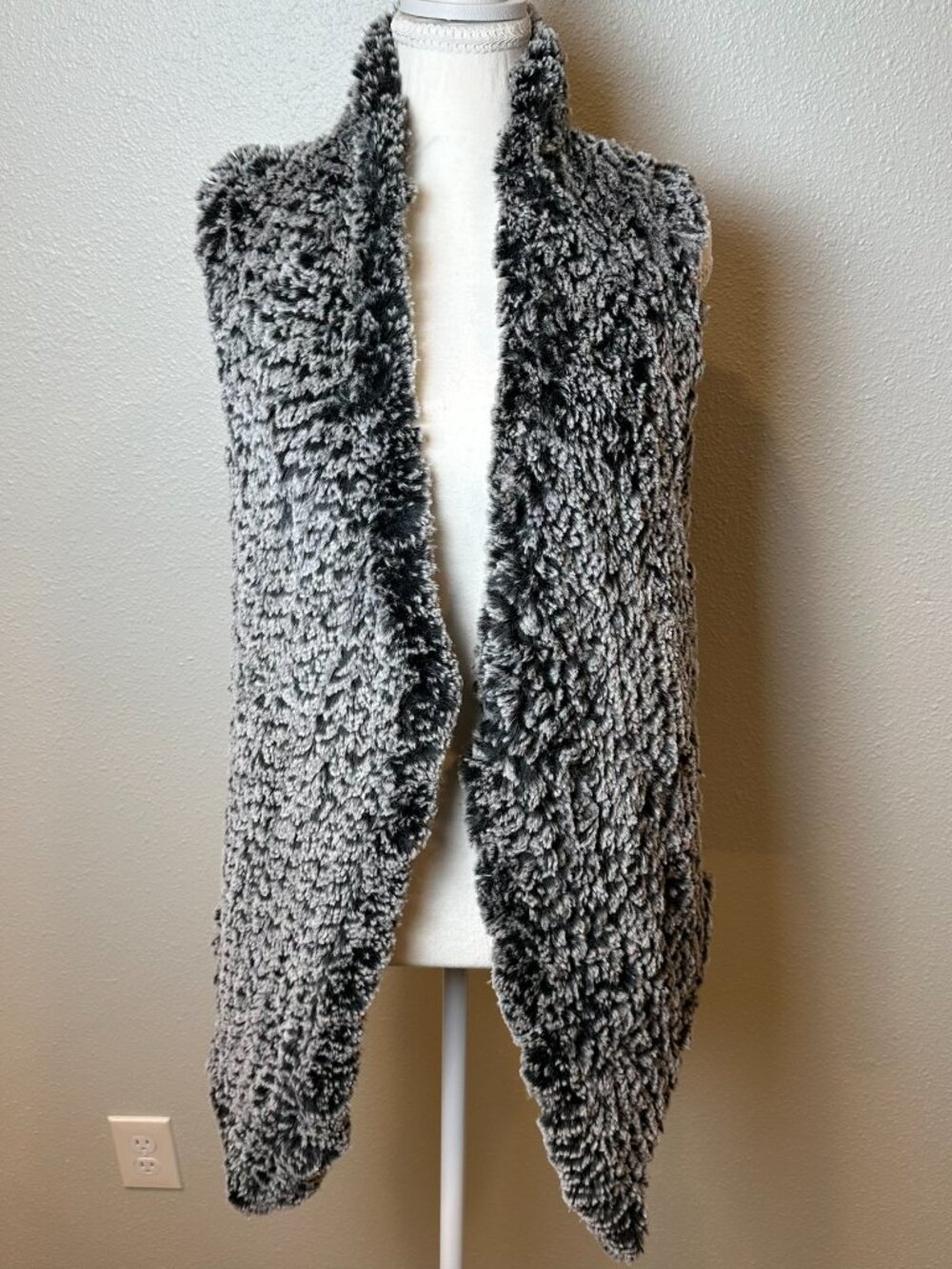 Share Bagatelle Faux Fur Vest S Small Black White Marled Open Front Shaggy Fuzzy